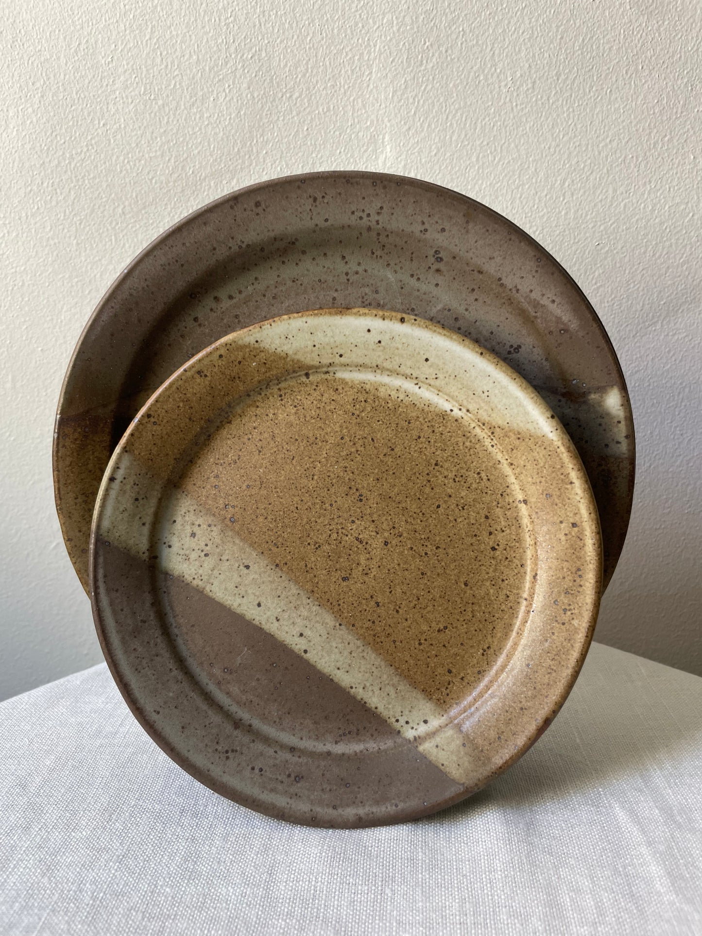 Tri-tone dinner and bread plate set (2)